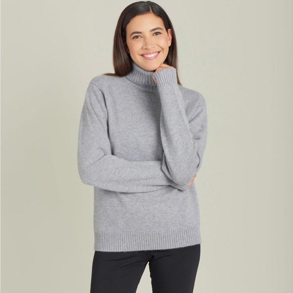 Agnes B - grey cashmere Senga sweater NWOT
MSRP $770.00 usd - Picture 4 of 10